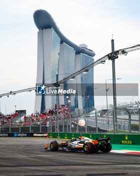 2024-09-20 - 81 PIASTRI Oscar (aus), McLaren F1 Team MCL38, action during the Formula 1 Singapore Grand Prix 2024, 18th round of the 2024 Formula One World Championship from September 20 to 22, 2024 on the Marina Bay Circuit, in Singapore, Singapore - F1 - SINGAPORE GRAND PRIX 2024 - FORMULA 1 - MOTORS