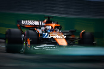 2024-09-20 - 81 PIASTRI Oscar (aus), McLaren F1 Team MCL38, action during the Formula 1 Singapore Grand Prix 2024, 18th round of the 2024 Formula One World Championship from September 20 to 22, 2024 on the Marina Bay Circuit, in Singapore, Singapore - F1 - SINGAPORE GRAND PRIX 2024 - FORMULA 1 - MOTORS