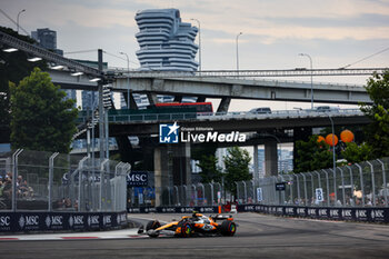 2024-09-20 - 04 NORRIS Lando (gbr), McLaren F1 Team MCL38, action during the Formula 1 Singapore Grand Prix 2024, 18th round of the 2024 Formula One World Championship from September 20 to 22, 2024 on the Marina Bay Circuit, in Singapore, Singapore - F1 - SINGAPORE GRAND PRIX 2024 - FORMULA 1 - MOTORS