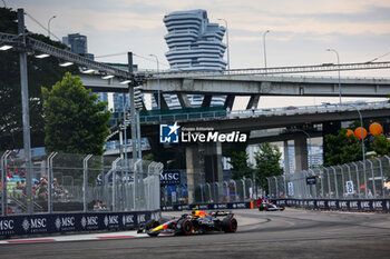 2024-09-20 - 11 PEREZ Sergio (mex), Red Bull Racing RB20, action during the Formula 1 Singapore Grand Prix 2024, 18th round of the 2024 Formula One World Championship from September 20 to 22, 2024 on the Marina Bay Circuit, in Singapore, Singapore - F1 - SINGAPORE GRAND PRIX 2024 - FORMULA 1 - MOTORS