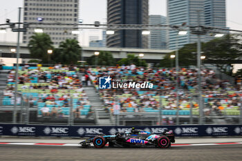 2024-09-20 - 10 GASLY Pierre (fra), Alpine F1 Team A524, action during the Formula 1 Singapore Grand Prix 2024, 18th round of the 2024 Formula One World Championship from September 20 to 22, 2024 on the Marina Bay Circuit, in Singapore, Singapore - F1 - SINGAPORE GRAND PRIX 2024 - FORMULA 1 - MOTORS