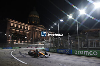 2024-09-20 - 81 PIASTRI Oscar (aus), McLaren F1 Team MCL38, action during the Formula 1 Singapore Grand Prix 2024, 18th round of the 2024 Formula One World Championship from September 20 to 22, 2024 on the Marina Bay Circuit, in Singapore, Singapore - F1 - SINGAPORE GRAND PRIX 2024 - FORMULA 1 - MOTORS