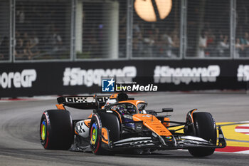 2024-09-20 - 04 NORRIS Lando (gbr), McLaren F1 Team MCL38, action during the Formula 1 Singapore Grand Prix 2024, 18th round of the 2024 Formula One World Championship from September 20 to 22, 2024 on the Marina Bay Circuit, in Singapore, Singapore - F1 - SINGAPORE GRAND PRIX 2024 - FORMULA 1 - MOTORS