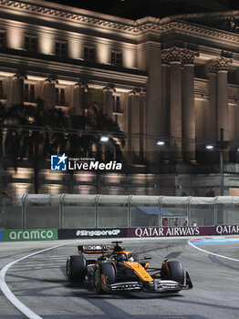 2024-09-20 - 81 PIASTRI Oscar (aus), McLaren F1 Team MCL38, action during the Formula 1 Singapore Grand Prix 2024, 18th round of the 2024 Formula One World Championship from September 20 to 22, 2024 on the Marina Bay Circuit, in Singapore, Singapore - F1 - SINGAPORE GRAND PRIX 2024 - FORMULA 1 - MOTORS