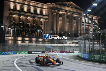 2024-09-20 - 55 SAINZ Carlos (spa), Scuderia Ferrari SF-24, action during the Formula 1 Singapore Grand Prix 2024, 18th round of the 2024 Formula One World Championship from September 20 to 22, 2024 on the Marina Bay Circuit, in Singapore, Singapore - F1 - SINGAPORE GRAND PRIX 2024 - FORMULA 1 - MOTORS