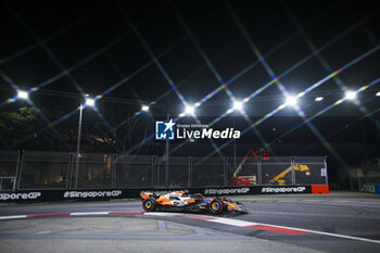 2024-09-20 - 81 PIASTRI Oscar (aus), McLaren F1 Team MCL38, action during the Formula 1 Singapore Grand Prix 2024, 18th round of the 2024 Formula One World Championship from September 20 to 22, 2024 on the Marina Bay Circuit, in Singapore, Singapore - F1 - SINGAPORE GRAND PRIX 2024 - FORMULA 1 - MOTORS