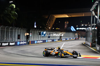 2024-09-20 - 04 NORRIS Lando (gbr), McLaren F1 Team MCL38, action during the Formula 1 Singapore Grand Prix 2024, 18th round of the 2024 Formula One World Championship from September 20 to 22, 2024 on the Marina Bay Circuit, in Singapore, Singapore - F1 - SINGAPORE GRAND PRIX 2024 - FORMULA 1 - MOTORS