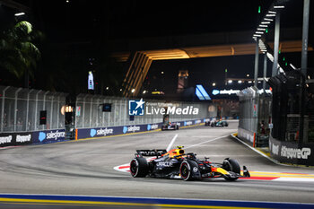 2024-09-20 - 11 PEREZ Sergio (mex), Red Bull Racing RB20, action during the Formula 1 Singapore Grand Prix 2024, 18th round of the 2024 Formula One World Championship from September 20 to 22, 2024 on the Marina Bay Circuit, in Singapore, Singapore - F1 - SINGAPORE GRAND PRIX 2024 - FORMULA 1 - MOTORS