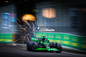 2024-09-20 - 77 BOTTAS Valtteri (fin), Stake F1 Team Kick Sauber C44, action during the Formula 1 Singapore Grand Prix 2024, 18th round of the 2024 Formula One World Championship from September 20 to 22, 2024 on the Marina Bay Circuit, in Singapore, Singapore - F1 - SINGAPORE GRAND PRIX 2024 - FORMULA 1 - MOTORS