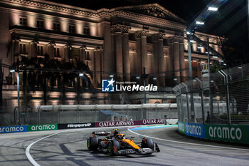 2024-09-20 - 04 NORRIS Lando (gbr), McLaren F1 Team MCL38, action during the Formula 1 Singapore Grand Prix 2024, 18th round of the 2024 Formula One World Championship from September 20 to 22, 2024 on the Marina Bay Circuit, in Singapore, Singapore - F1 - SINGAPORE GRAND PRIX 2024 - FORMULA 1 - MOTORS