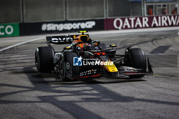 2024-09-20 - 11 PEREZ Sergio (mex), Red Bull Racing RB20, action during the Formula 1 Singapore Grand Prix 2024, 18th round of the 2024 Formula One World Championship from September 20 to 22, 2024 on the Marina Bay Circuit, in Singapore, Singapore - F1 - SINGAPORE GRAND PRIX 2024 - FORMULA 1 - MOTORS