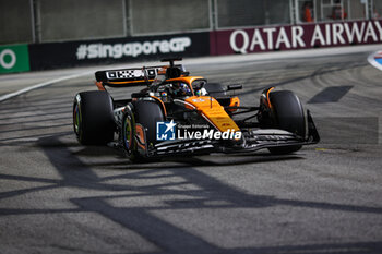 2024-09-20 - 81 PIASTRI Oscar (aus), McLaren F1 Team MCL38, action during the Formula 1 Singapore Grand Prix 2024, 18th round of the 2024 Formula One World Championship from September 20 to 22, 2024 on the Marina Bay Circuit, in Singapore, Singapore - F1 - SINGAPORE GRAND PRIX 2024 - FORMULA 1 - MOTORS