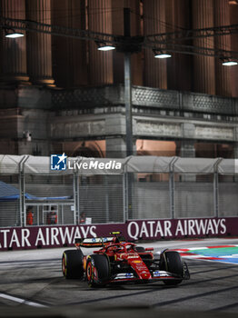 2024-09-20 - 55 SAINZ Carlos (spa), Scuderia Ferrari SF-24, action during the Formula 1 Singapore Grand Prix 2024, 18th round of the 2024 Formula One World Championship from September 20 to 22, 2024 on the Marina Bay Circuit, in Singapore, Singapore - F1 - SINGAPORE GRAND PRIX 2024 - FORMULA 1 - MOTORS