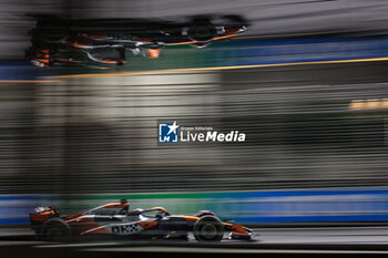 2024-09-20 - 81 PIASTRI Oscar (aus), McLaren F1 Team MCL38, action during the Formula 1 Singapore Grand Prix 2024, 18th round of the 2024 Formula One World Championship from September 20 to 22, 2024 on the Marina Bay Circuit, in Singapore, Singapore - F1 - SINGAPORE GRAND PRIX 2024 - FORMULA 1 - MOTORS