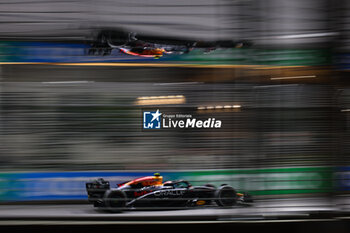 2024-09-20 - 11 PEREZ Sergio (mex), Red Bull Racing RB20, action during the Formula 1 Singapore Grand Prix 2024, 18th round of the 2024 Formula One World Championship from September 20 to 22, 2024 on the Marina Bay Circuit, in Singapore, Singapore - F1 - SINGAPORE GRAND PRIX 2024 - FORMULA 1 - MOTORS