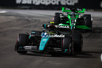 2024-09-20 - 44 HAMILTON Lewis (gbr), Mercedes AMG F1 Team W15, action during the Formula 1 Singapore Grand Prix 2024, 18th round of the 2024 Formula One World Championship from September 20 to 22, 2024 on the Marina Bay Circuit, in Singapore, Singapore - F1 - SINGAPORE GRAND PRIX 2024 - FORMULA 1 - MOTORS