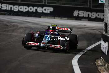 2024-09-20 - 22 TSUNODA Yuki (jap), Visa Cash App RB F1 Team VCARB 01, action during the Formula 1 Singapore Grand Prix 2024, 18th round of the 2024 Formula One World Championship from September 20 to 22, 2024 on the Marina Bay Circuit, in Singapore, Singapore - F1 - SINGAPORE GRAND PRIX 2024 - FORMULA 1 - MOTORS