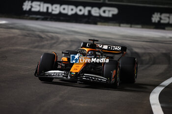 2024-09-20 - 81 PIASTRI Oscar (aus), McLaren F1 Team MCL38, action during the Formula 1 Singapore Grand Prix 2024, 18th round of the 2024 Formula One World Championship from September 20 to 22, 2024 on the Marina Bay Circuit, in Singapore, Singapore - F1 - SINGAPORE GRAND PRIX 2024 - FORMULA 1 - MOTORS