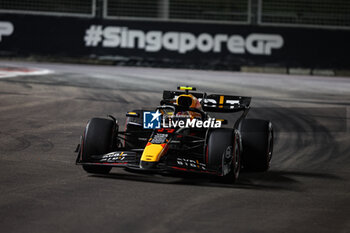 2024-09-20 - 11 PEREZ Sergio (mex), Red Bull Racing RB20, action during the Formula 1 Singapore Grand Prix 2024, 18th round of the 2024 Formula One World Championship from September 20 to 22, 2024 on the Marina Bay Circuit, in Singapore, Singapore - F1 - SINGAPORE GRAND PRIX 2024 - FORMULA 1 - MOTORS