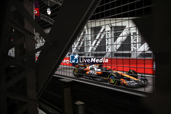 2024-09-20 - 81 PIASTRI Oscar (aus), McLaren F1 Team MCL38, action during the Formula 1 Singapore Grand Prix 2024, 18th round of the 2024 Formula One World Championship from September 20 to 22, 2024 on the Marina Bay Circuit, in Singapore, Singapore - F1 - SINGAPORE GRAND PRIX 2024 - FORMULA 1 - MOTORS