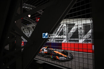 2024-09-20 - 04 NORRIS Lando (gbr), McLaren F1 Team MCL38, action during the Formula 1 Singapore Grand Prix 2024, 18th round of the 2024 Formula One World Championship from September 20 to 22, 2024 on the Marina Bay Circuit, in Singapore, Singapore - F1 - SINGAPORE GRAND PRIX 2024 - FORMULA 1 - MOTORS