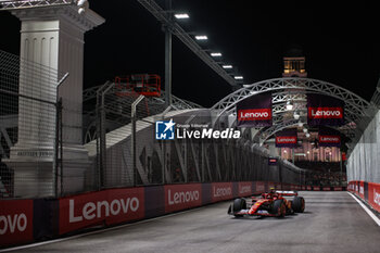 2024-09-20 - 55 SAINZ Carlos (spa), Scuderia Ferrari SF-24, action during the Formula 1 Singapore Grand Prix 2024, 18th round of the 2024 Formula One World Championship from September 20 to 22, 2024 on the Marina Bay Circuit, in Singapore, Singapore - F1 - SINGAPORE GRAND PRIX 2024 - FORMULA 1 - MOTORS