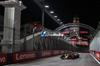 2024-09-20 - 11 PEREZ Sergio (mex), Red Bull Racing RB20, action during the Formula 1 Singapore Grand Prix 2024, 18th round of the 2024 Formula One World Championship from September 20 to 22, 2024 on the Marina Bay Circuit, in Singapore, Singapore - F1 - SINGAPORE GRAND PRIX 2024 - FORMULA 1 - MOTORS