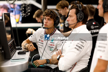 2024-09-20 - KIMI ANTONELLI Andrea (ita), Junior Driver of Mercedes AMG F1 Team, portrait WOLFF Toto (aut), Team Principal & CEO of Mercedes AMG F1 Team, portrait during the Formula 1 Singapore Grand Prix 2024, 18th round of the 2024 Formula One World Championship from September 20 to 22, 2024 on the Marina Bay Circuit, in Singapore, Singapore - F1 - SINGAPORE GRAND PRIX 2024 - FORMULA 1 - MOTORS