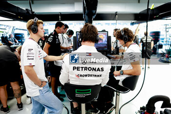 2024-09-20 - SCHUMACHER Mick, Junior Driver of Mercedes AMG F1 Team, portrait KIMI ANTONELLI Andrea (ita), Junior Driver of Mercedes AMG F1 Team, portrait WOLFF Toto (aut), Team Principal & CEO of Mercedes AMG F1 Team, portrait during the Formula 1 Singapore Grand Prix 2024, 18th round of the 2024 Formula One World Championship from September 20 to 22, 2024 on the Marina Bay Circuit, in Singapore, Singapore - F1 - SINGAPORE GRAND PRIX 2024 - FORMULA 1 - MOTORS