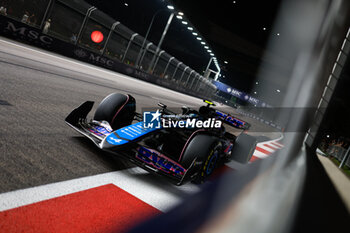 2024-09-20 - 10 GASLY Pierre (fra), Alpine F1 Team A524, action during the Formula 1 Singapore Grand Prix 2024, 18th round of the 2024 Formula One World Championship from September 20 to 22, 2024 on the Marina Bay Circuit, in Singapore, Singapore - F1 - SINGAPORE GRAND PRIX 2024 - FORMULA 1 - MOTORS