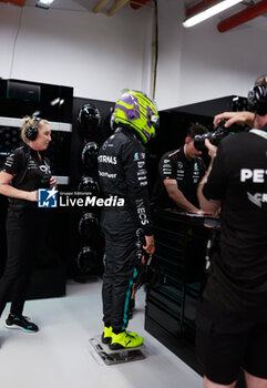 2024-09-20 - HAMILTON Lewis (gbr), Mercedes AMG F1 Team W15, portrait during the Formula 1 Singapore Grand Prix 2024, 18th round of the 2024 Formula One World Championship from September 20 to 22, 2024 on the Marina Bay Circuit, in Singapore, Singapore - F1 - SINGAPORE GRAND PRIX 2024 - FORMULA 1 - MOTORS