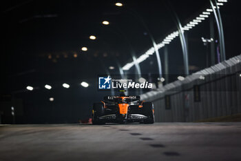 2024-09-20 - 04 NORRIS Lando (gbr), McLaren F1 Team MCL38, action during the Formula 1 Singapore Grand Prix 2024, 18th round of the 2024 Formula One World Championship from September 20 to 22, 2024 on the Marina Bay Circuit, in Singapore, Singapore - F1 - SINGAPORE GRAND PRIX 2024 - FORMULA 1 - MOTORS