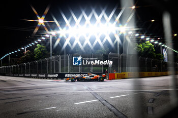 2024-09-20 - 04 NORRIS Lando (gbr), McLaren F1 Team MCL38, action during the Formula 1 Singapore Grand Prix 2024, 18th round of the 2024 Formula One World Championship from September 20 to 22, 2024 on the Marina Bay Circuit, in Singapore, Singapore - F1 - SINGAPORE GRAND PRIX 2024 - FORMULA 1 - MOTORS