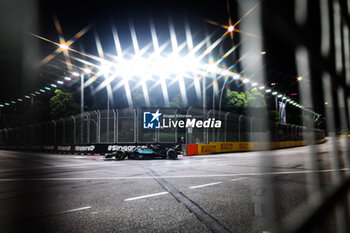 2024-09-20 - 63 RUSSELL George (gbr), Mercedes AMG F1 Team W15, action during the Formula 1 Singapore Grand Prix 2024, 18th round of the 2024 Formula One World Championship from September 20 to 22, 2024 on the Marina Bay Circuit, in Singapore, Singapore - F1 - SINGAPORE GRAND PRIX 2024 - FORMULA 1 - MOTORS