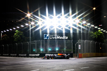 2024-09-20 - 11 PEREZ Sergio (mex), Red Bull Racing RB20, action during the Formula 1 Singapore Grand Prix 2024, 18th round of the 2024 Formula One World Championship from September 20 to 22, 2024 on the Marina Bay Circuit, in Singapore, Singapore - F1 - SINGAPORE GRAND PRIX 2024 - FORMULA 1 - MOTORS