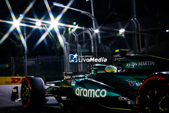 2024-09-20 - 14 ALONSO Fernando (spa), Aston Martin F1 Team AMR24, action during the Formula 1 Singapore Grand Prix 2024, 18th round of the 2024 Formula One World Championship from September 20 to 22, 2024 on the Marina Bay Circuit, in Singapore, Singapore - F1 - SINGAPORE GRAND PRIX 2024 - FORMULA 1 - MOTORS