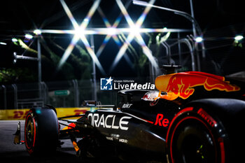 2024-09-20 - 01 VERSTAPPEN Max (nld), Red Bull Racing RB20, action during the Formula 1 Singapore Grand Prix 2024, 18th round of the 2024 Formula One World Championship from September 20 to 22, 2024 on the Marina Bay Circuit, in Singapore, Singapore - F1 - SINGAPORE GRAND PRIX 2024 - FORMULA 1 - MOTORS