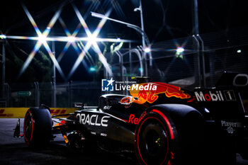 2024-09-20 - 11 PEREZ Sergio (mex), Red Bull Racing RB20, action during the Formula 1 Singapore Grand Prix 2024, 18th round of the 2024 Formula One World Championship from September 20 to 22, 2024 on the Marina Bay Circuit, in Singapore, Singapore - F1 - SINGAPORE GRAND PRIX 2024 - FORMULA 1 - MOTORS