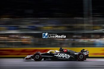 2024-09-20 - 20 MAGNUSSEN Kevin (den), Haas F1 Team VF-24 Ferrari, action during the Formula 1 Singapore Grand Prix 2024, 18th round of the 2024 Formula One World Championship from September 20 to 22, 2024 on the Marina Bay Circuit, in Singapore, Singapore - F1 - SINGAPORE GRAND PRIX 2024 - FORMULA 1 - MOTORS