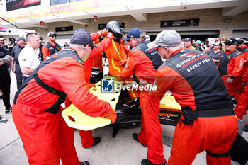 2024-10-18 - FIA Marshal, extraction during the Formula 1 Pirelli United States Grand Prix 2024, 19th round of the 2024 Formula One World Championship from October 18 to 20, 2024 on the Circuit of the Americas, in Austin, United States of America - F1 - US GRAND PRIX 2024 - FORMULA 1 - MOTORS