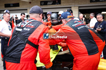 2024-10-18 - FIA Marshal, extraction during the Formula 1 Pirelli United States Grand Prix 2024, 19th round of the 2024 Formula One World Championship from October 18 to 20, 2024 on the Circuit of the Americas, in Austin, United States of America - F1 - US GRAND PRIX 2024 - FORMULA 1 - MOTORS