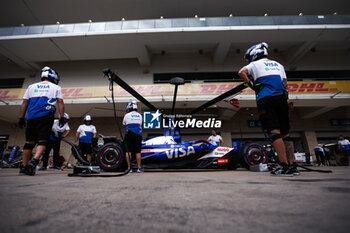 2024-10-18 - Visa Cash App RB F1 Team pit stop practice during the Formula 1 Pirelli United States Grand Prix 2024, 19th round of the 2024 Formula One World Championship from October 18 to 20, 2024 on the Circuit of the Americas, in Austin, United States of America - F1 - US GRAND PRIX 2024 - FORMULA 1 - MOTORS