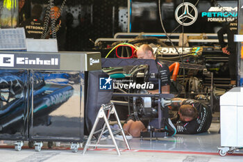 18/10/2024 - Mercedes-AMG Petronas F1 Team garage during the Formula 1 Pirelli United States Grand Prix 2024, scheduled to take place at Circuit of Americas in Austin, TX (USA) Sept 18-20, 2024 - FORMULA 1 PIRELLI UNITED STATES GRAND PRIX 2024 - PRACTICE - FORMULA 1 - MOTORI