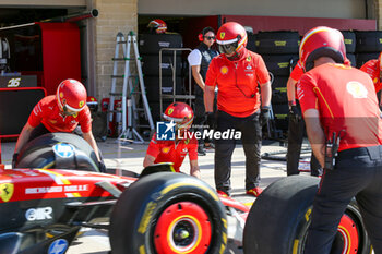 18/10/2024 - Scuderia Ferrari pitlane operations during the Formula 1 Pirelli United States Grand Prix 2024, scheduled to take place at Circuit of Americas in Austin, TX (USA) Sept 18-20, 2024 - FORMULA 1 PIRELLI UNITED STATES GRAND PRIX 2024 - PRACTICE - FORMULA 1 - MOTORI