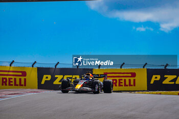 2024-10-19 - Max Verstappen (NED) - Oracle Red Bull Racing - Red Bull RB20 - Honda RBPT during Sprint Race of the Formula 1 Pirelli United States Grand Prix 2024, scheduled to take place at Circuit of Americas in Austin, TX (USA) Sept 18-20, 2024 - FORMULA 1 PIRELLI UNITED STATES GRAND PRIX 2024 - SPRINT RACE - FORMULA 1 - MOTORS