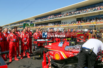 2024-10-20 - Scuderia Ferrari team on the grid during the Race of Formula 1 Pirelli United States Grand Prix 2024, scheduled to take place at Circuit of Americas in Austin, TX (USA) Sept 18-20, 2024 - FORMULA 1 PIRELLI UNITED STATES GRAND PRIX 2024 - RACE - FORMULA 1 - MOTORS