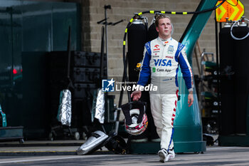 2024-10-19 - LAWSON Liam (nzl), Visa Cash App RB F1 Team VCARB 01, portrait during the Formula 1 Pirelli United States Grand Prix 2024, 19th round of the 2024 Formula One World Championship from October 18 to 20, 2024 on the Circuit of the Americas, in Austin, United States of America - F1 - US GRAND PRIX 2024 - FORMULA 1 - MOTORS