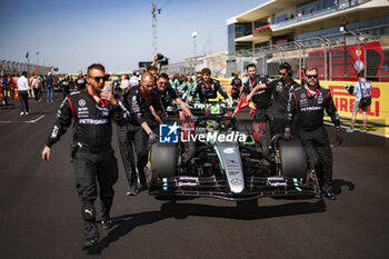 2024-10-19 - HAMILTON Lewis (gbr), Mercedes AMG F1 Team W15, starting grid during the Formula 1 Pirelli United States Grand Prix 2024, 19th round of the 2024 Formula One World Championship from October 18 to 20, 2024 on the Circuit of the Americas, in Austin, United States of America - F1 - US GRAND PRIX 2024 - FORMULA 1 - MOTORS