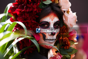 24/10/2024 - Mexican girls is seen in the paddock during the Formula 1 Gran Premio de la Ciudad de Mexico 2024, 20th round of the 2024 Formula One World Championship from October 25 to 27, 2024 on the Autodromo Hermanos Rodriguez, in Mexico City, Mexico - F1 - MEXICO CITY GRAND PRIX 2024 - FORMULA 1 - MOTORI