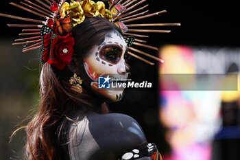 24/10/2024 - Mexican girls is seen in the paddock during the Formula 1 Gran Premio de la Ciudad de Mexico 2024, 20th round of the 2024 Formula One World Championship from October 25 to 27, 2024 on the Autodromo Hermanos Rodriguez, in Mexico City, Mexico - F1 - MEXICO CITY GRAND PRIX 2024 - FORMULA 1 - MOTORI